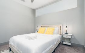 Stylish 1Br Apartment With View